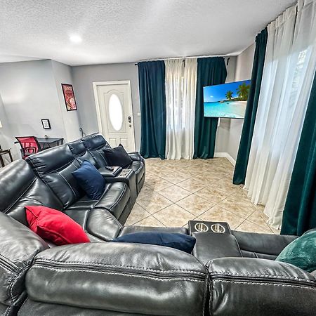 Coastal Escape: Luxury Retreat with Game Room & Beach Access Miami Exterior photo