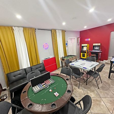 Coastal Escape: Luxury Retreat with Game Room & Beach Access Miami Exterior photo
