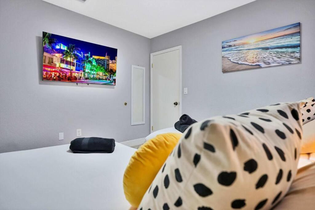 Coastal Escape: Luxury Retreat with Game Room & Beach Access Miami Exterior photo