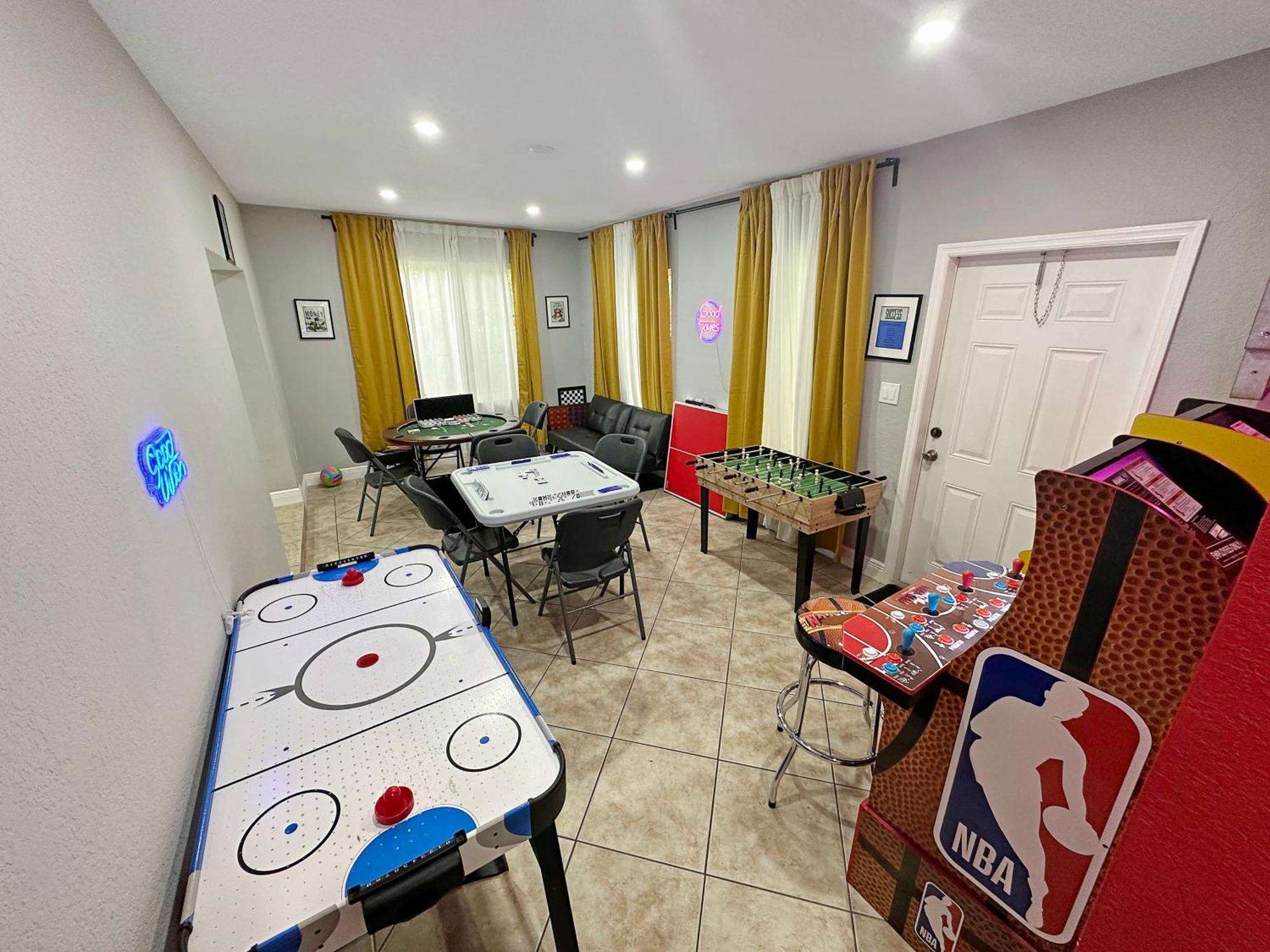 Coastal Escape: Luxury Retreat with Game Room & Beach Access Miami Exterior photo