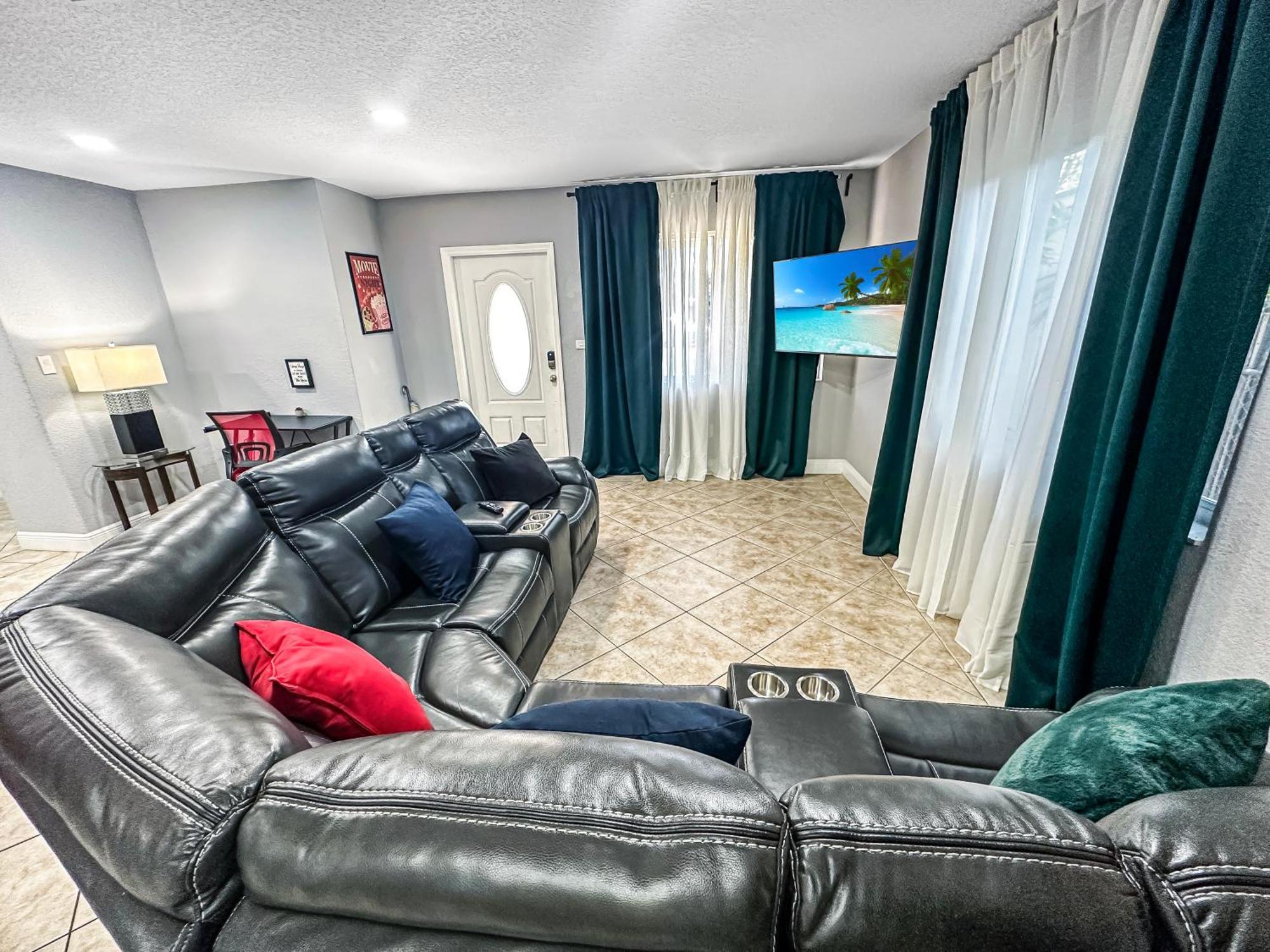 Coastal Escape: Luxury Retreat with Game Room & Beach Access Miami Exterior photo